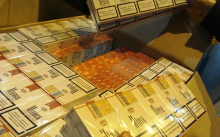 Przemyt niemal 240 tys. paczek papierosów wartych ok. 3 mln zł zatrzymali lubelscy celnicy.