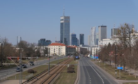 Dług rośnie, mieszkania drożeją, prąd należy do najdroższych. KE oceniła Polskę