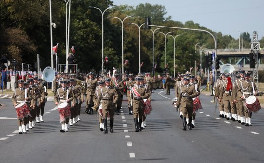 Defilada z okazji Święta Wojska Polskiego na Wisłostradzie w Warszawie.