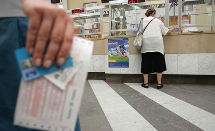 Polacy coraz chętniej korzystają z kart zbliżeniowych