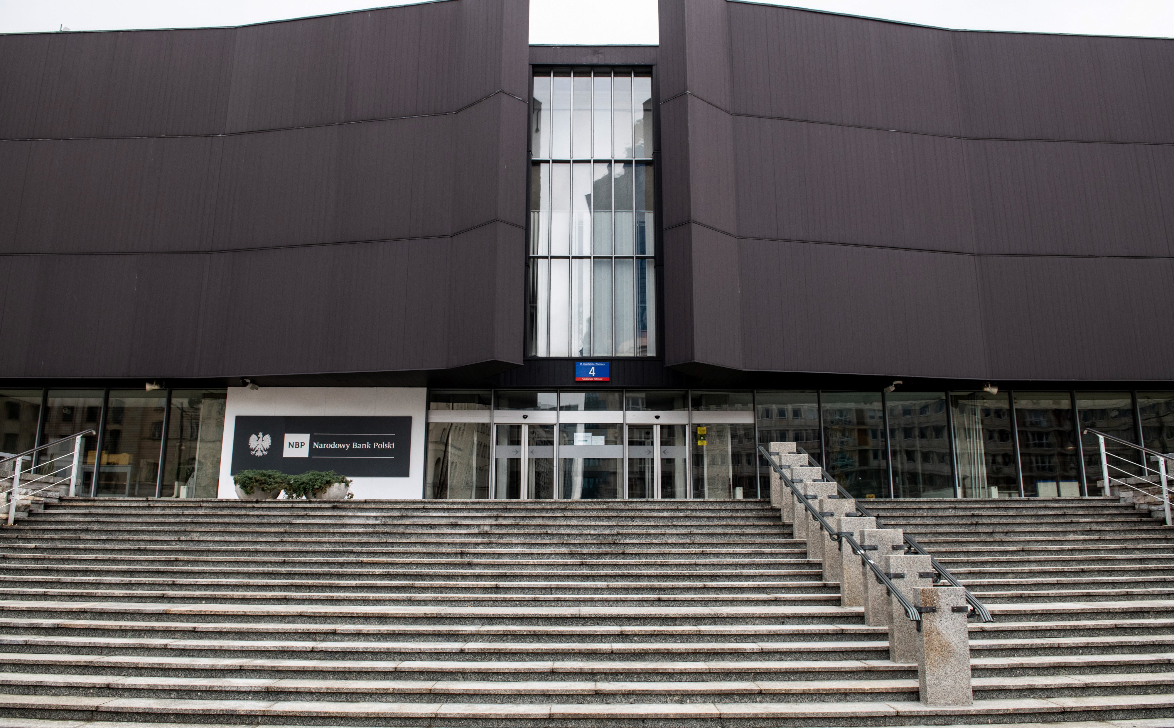 Ekonomiści przewidują, iż RPP zetnie stopy procentowe od razu o 50 pkt baz.