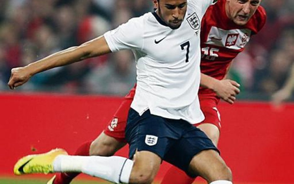 Andros Townsend w meczu z Polską na Wembley. Z tyłu Kamil Glik.