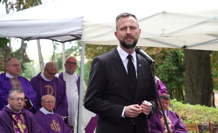 Minister obrony narodowej Władysław Kosiniak-Kamysz podczas uroczystości żałobnych w Ołyce na Ukrain