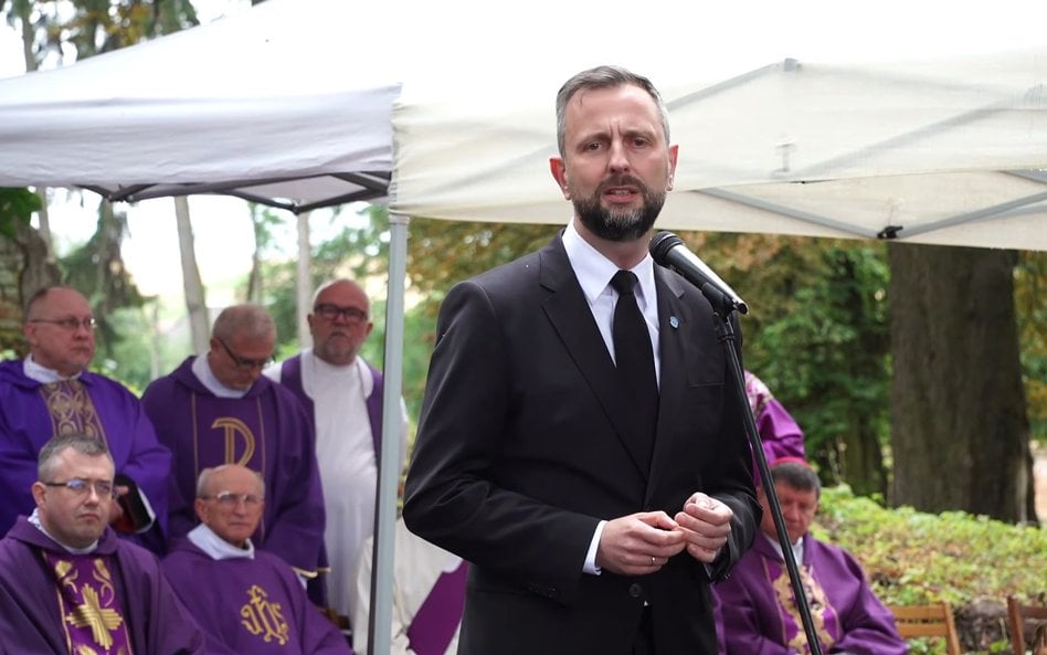 Minister obrony narodowej Władysław Kosiniak-Kamysz podczas uroczystości żałobnych w Ołyce na Ukrain