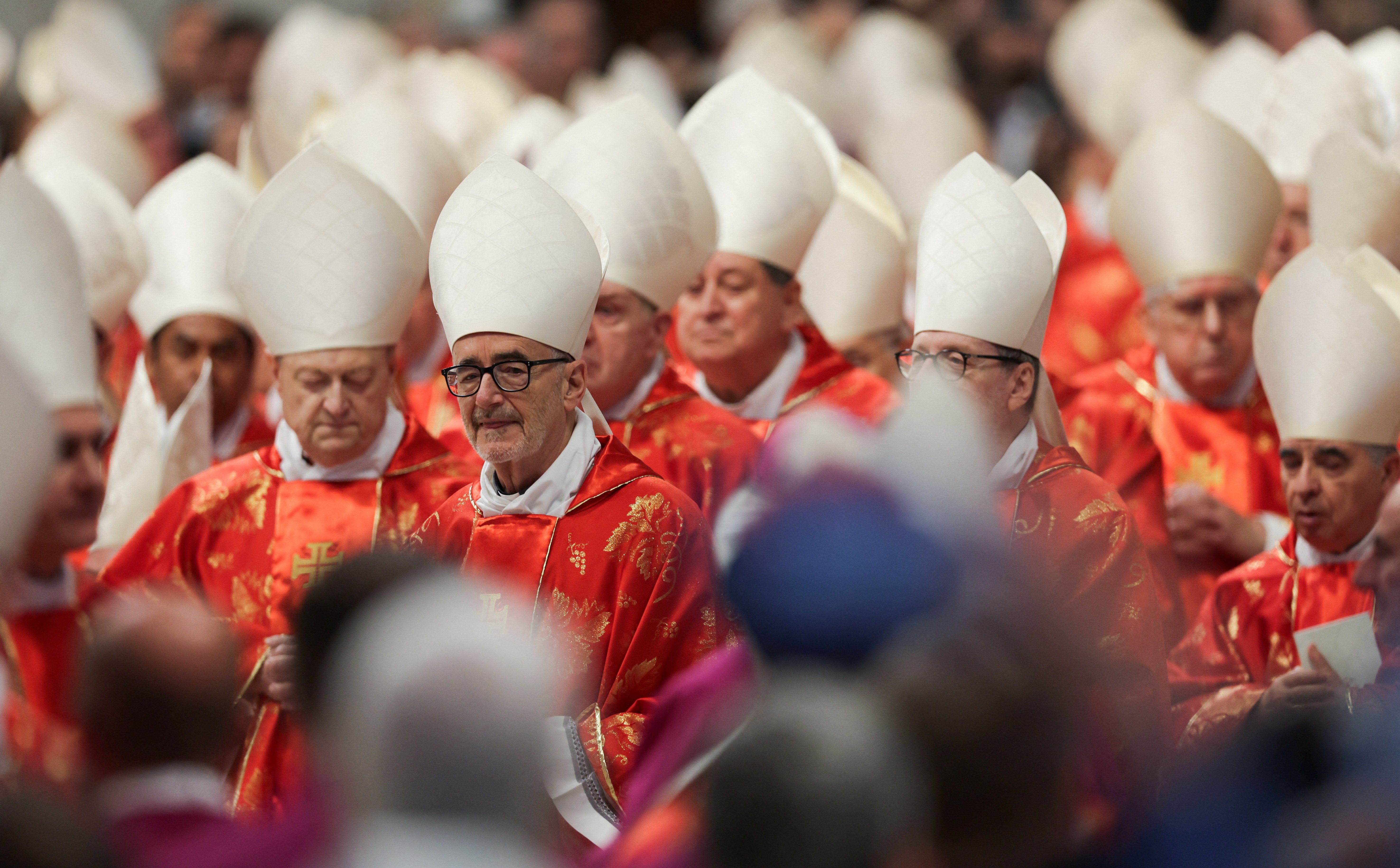 Kardynałowie bez budzików. Rusza konklawe