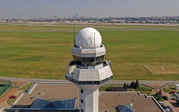 Remont  połączony z rozbudową dotychczasowej wieży lotniska Chopina nie wchodził w grę, spowodowałby