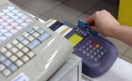 Kasa sklepu nie tylko zainkasuje, lecz także zadziała jak bankomat