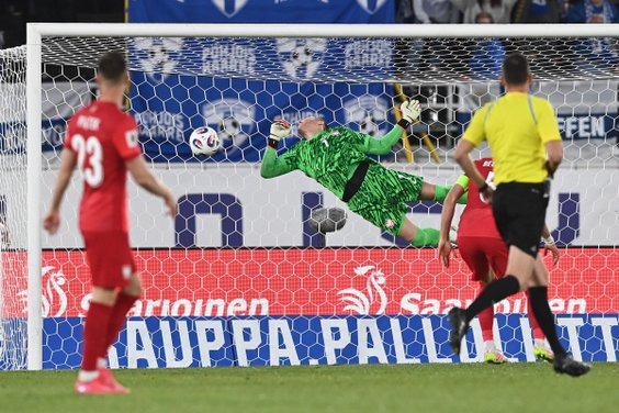 Bramkarz reprezentacji Polski Łukasz Skorupski podczas meczu Finlandia-Polska