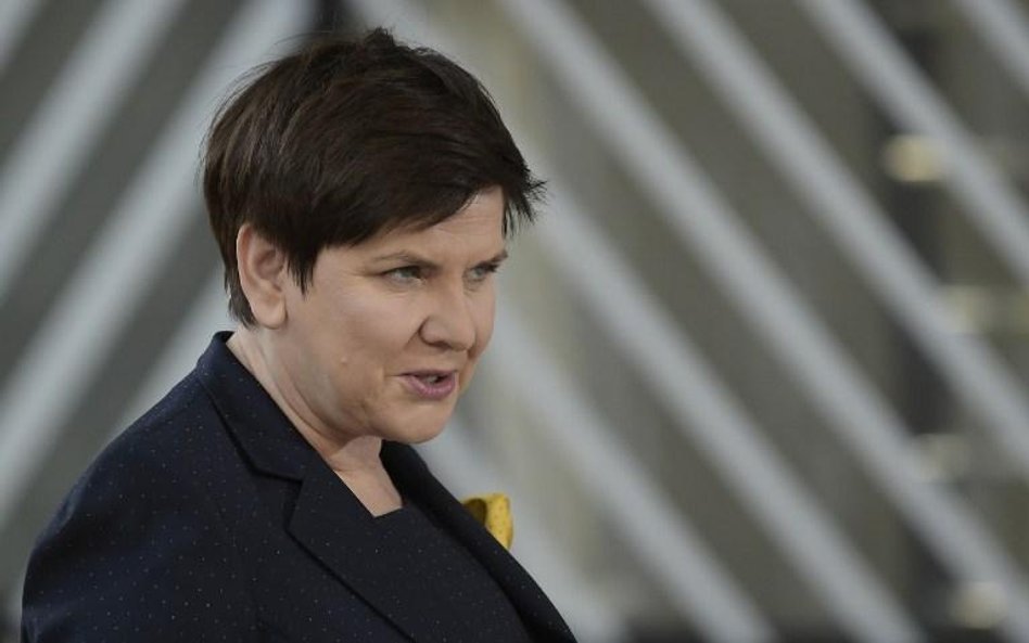 Premier Szydło jedzie do Chin po lotnisko