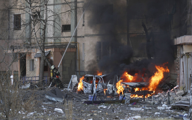 Budynek w Kijowie po uderzeniu rosyjskiego pocisku