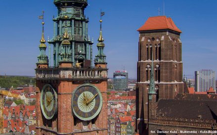 Wieża ratusza w Gdańsku to miejsce, skąd widać także bazylikę mariacką.