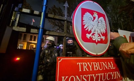 Prezydent wezwał do opuszczenia terenu TK przez policję