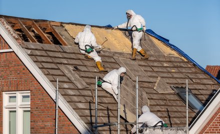 Nadchodzi zmiana zasad dotyczących azbestu. Rząd chce uprościć procedury i zrezygnować z kar