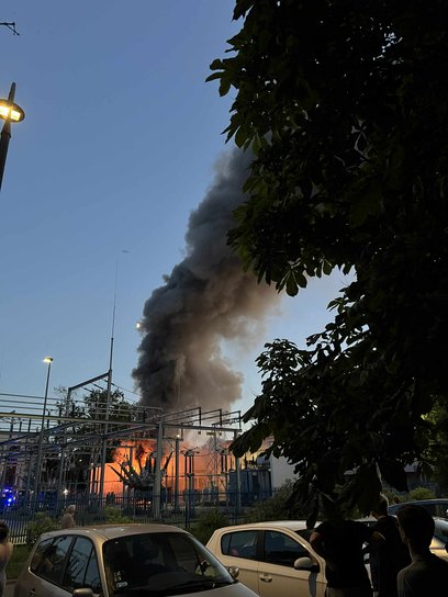 Pożar w Warszawie - płonie rozdzielnia elektryczna na Grochowie