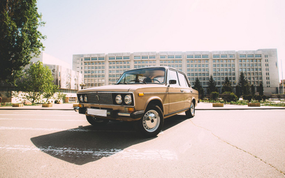 Rosjanie rezygnują z kupowania nowych samochodów