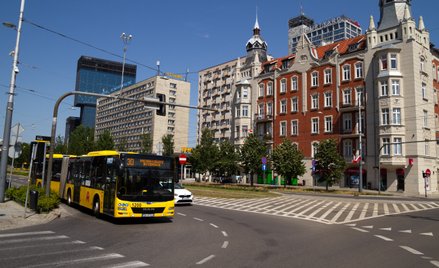 Samorządy oferują posiadaczom kart mieszkańca np. tańsze przejazdy komunikacją miejską.