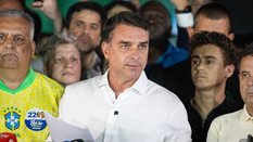 Przegrał wybory, ale ogłosił się przywódcą Brazylii. Bolsonaro nadaje z Miami