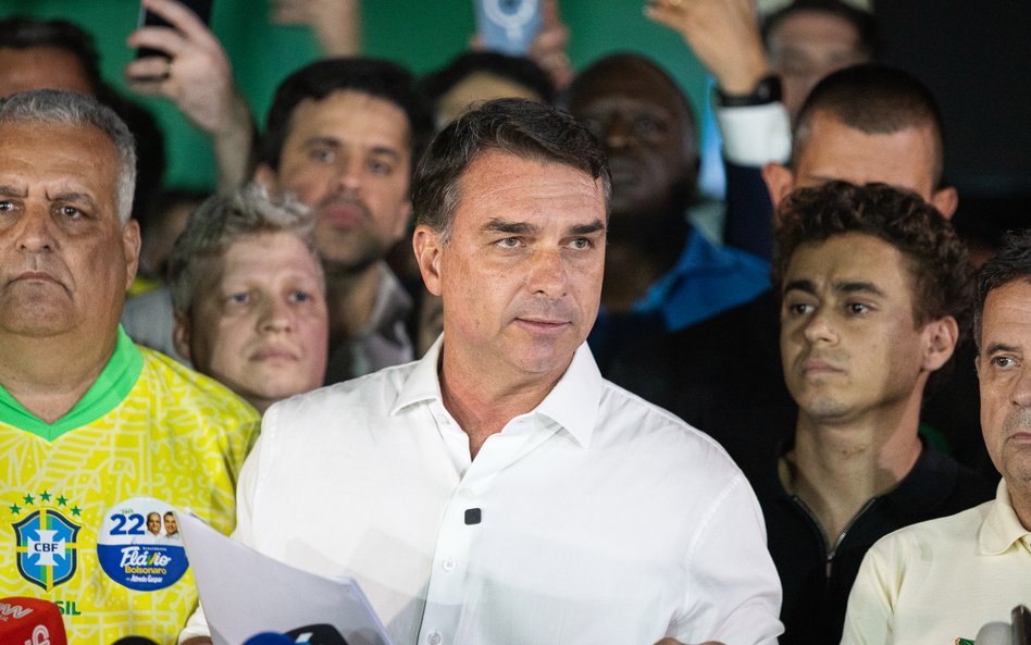 Przegrał wybory, ale ogłosił się przywódcą Brazylii. Bolsonaro nadaje z Miami