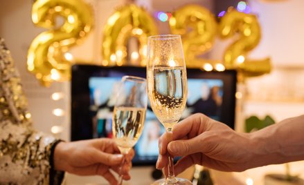 Polacy oszczędzają na zabawach sylwestrowych. Większość zostanie w domu