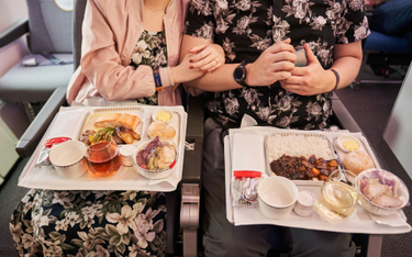 Jedzenie w klasie biznes jest nieetyczne. Linie lotnicze zachęcają do zmian