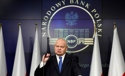 Dążenie rządu do postawienia prezesa NBP Adama Glapińskiego przed Trybunałem Stanu może, jak sądzi c