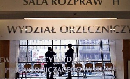 Ponieważ sądy wydają odmienne wyroki, nawet pracownicy tej samej firmy są różnie traktowani, zależni