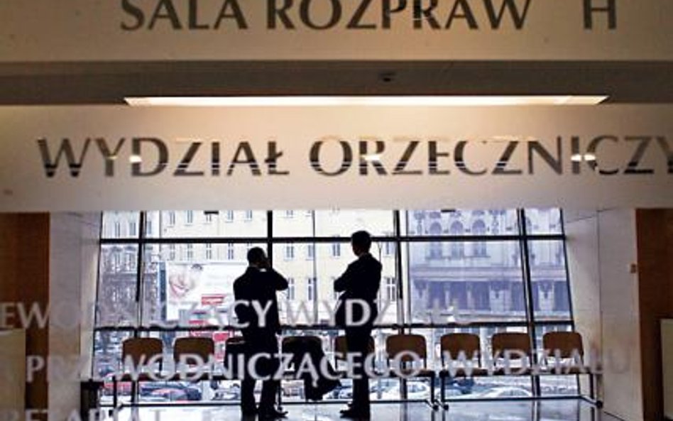Ponieważ sądy wydają odmienne wyroki, nawet pracownicy tej samej firmy są różnie traktowani, zależni