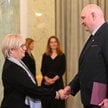 Była prezes TK Julia Przyłębska (L) i były prezydent RP Andrzej Duda (P) podczas uroczystości powoła