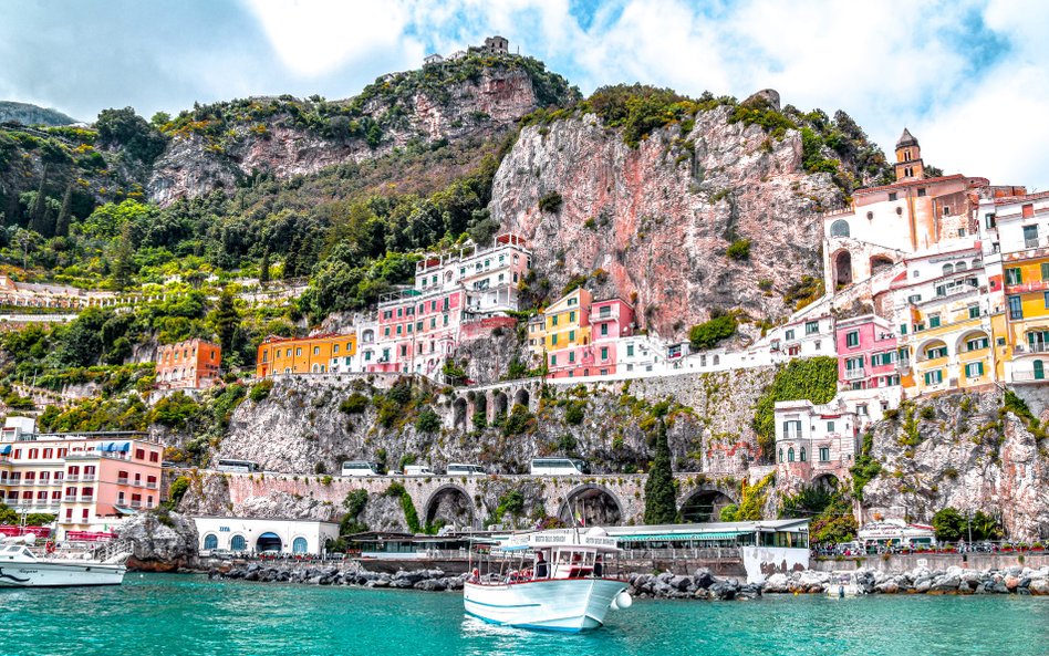 Amalfi to jedna z największych atrakcji turystycznych południa Włoch.