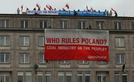 Aktywiści GREENPEACE na budynku Ministerstwa Gospodarki