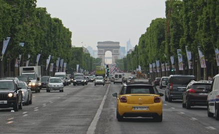 Paryż nie chce samochodów. Zastąpią je darmowe autobusy