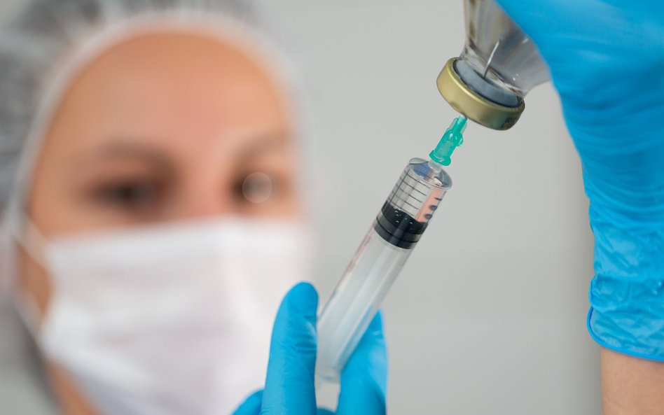 Niemcy. Pielęgniarka podała sól fizjologiczną zamiast szczepionki