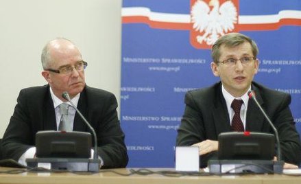 Prokurator generalny Andrzej Seremet (z prawej) nie chce, by Krajowa Rada Prokuratury wizytowała pro