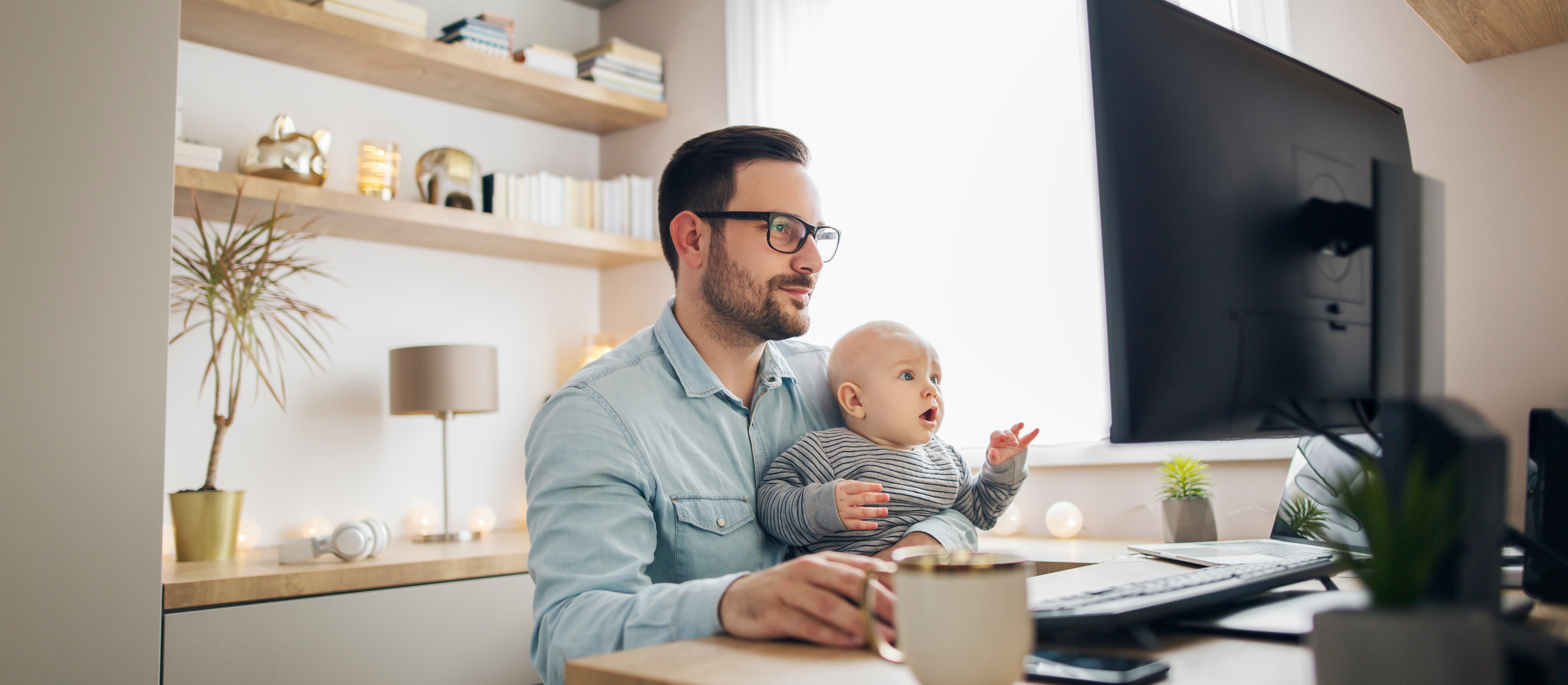 Czy to sposób na przyrost naturalny? Naukowcy: Pary pracujące z domu mają więcej dzieci