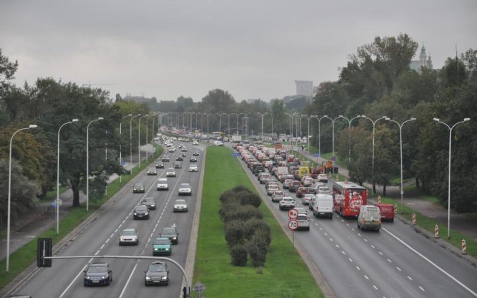 Co czwarty samochód osobowy w ruchu drogowym należy do firmy. Od ich kierowców w znacznej mierze zal