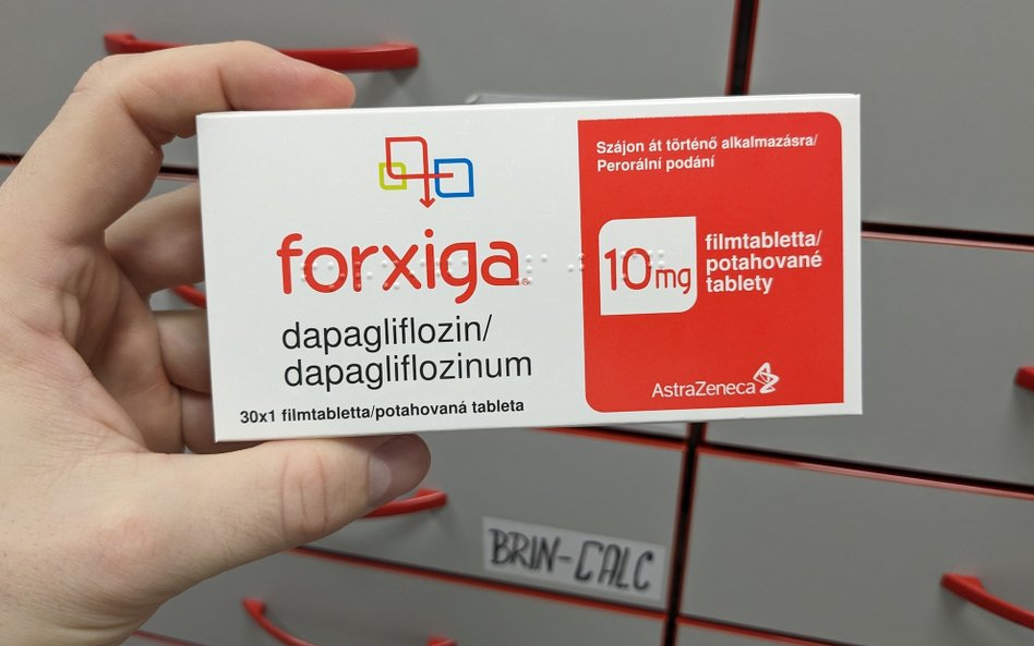 Oryginalną dapagliflozynę (lek Forxiga) produkuje firma AstraZeneca. Preparat był jednak także obiek