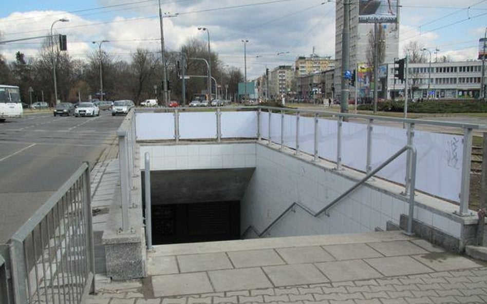 Przejście dla pieszych ale nie dla niepełnosprawnych