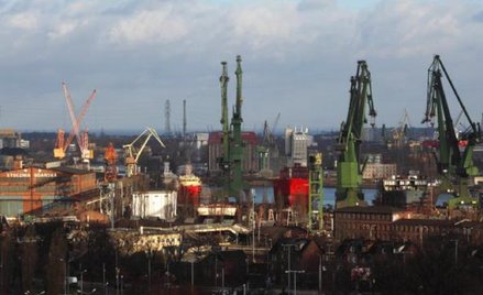 Według szacunków resortu skarbu stocznia otrzymała w sumie prawie pół miliarda złotych pomocy public