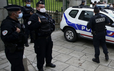 Francja: Mężczyzna w stroju ninja zaatakował mieczem policjantki