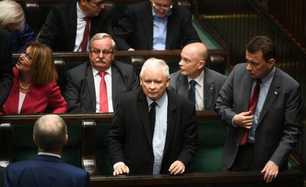 Sondaż: PiS wciąż pnie się w górę