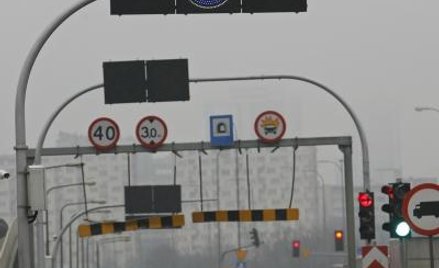 Sumuj czas w podróży lub oddzielnie traktuj każdy odcinek delegacji