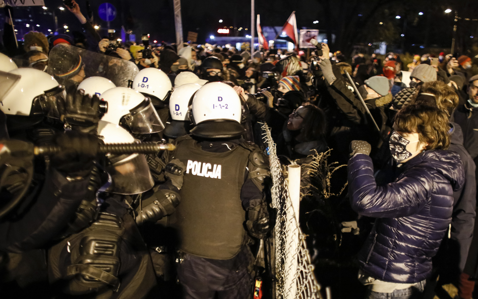 Policja przeprasza za wejście na teren Politechniki Warszawskiej