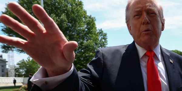 Trump uderza w UE. Cła na samochody z UE mają wzrosnąć