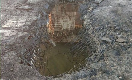 Uszkodzona nawierzchnia mostu w rejonie wsi Czonhar