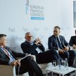 Uczestnicy debaty „Zabezpiecze- nie sektora finansowego i konsumentów przed działalnością nielegalny
