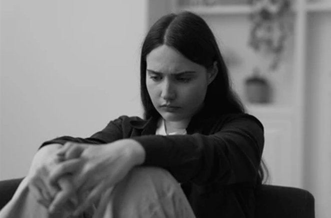 Czy kogoś mogła po paru latach obchodzić śmierć dziewczyny w wielkim kapeluszu? Dziewczyny ze smutny