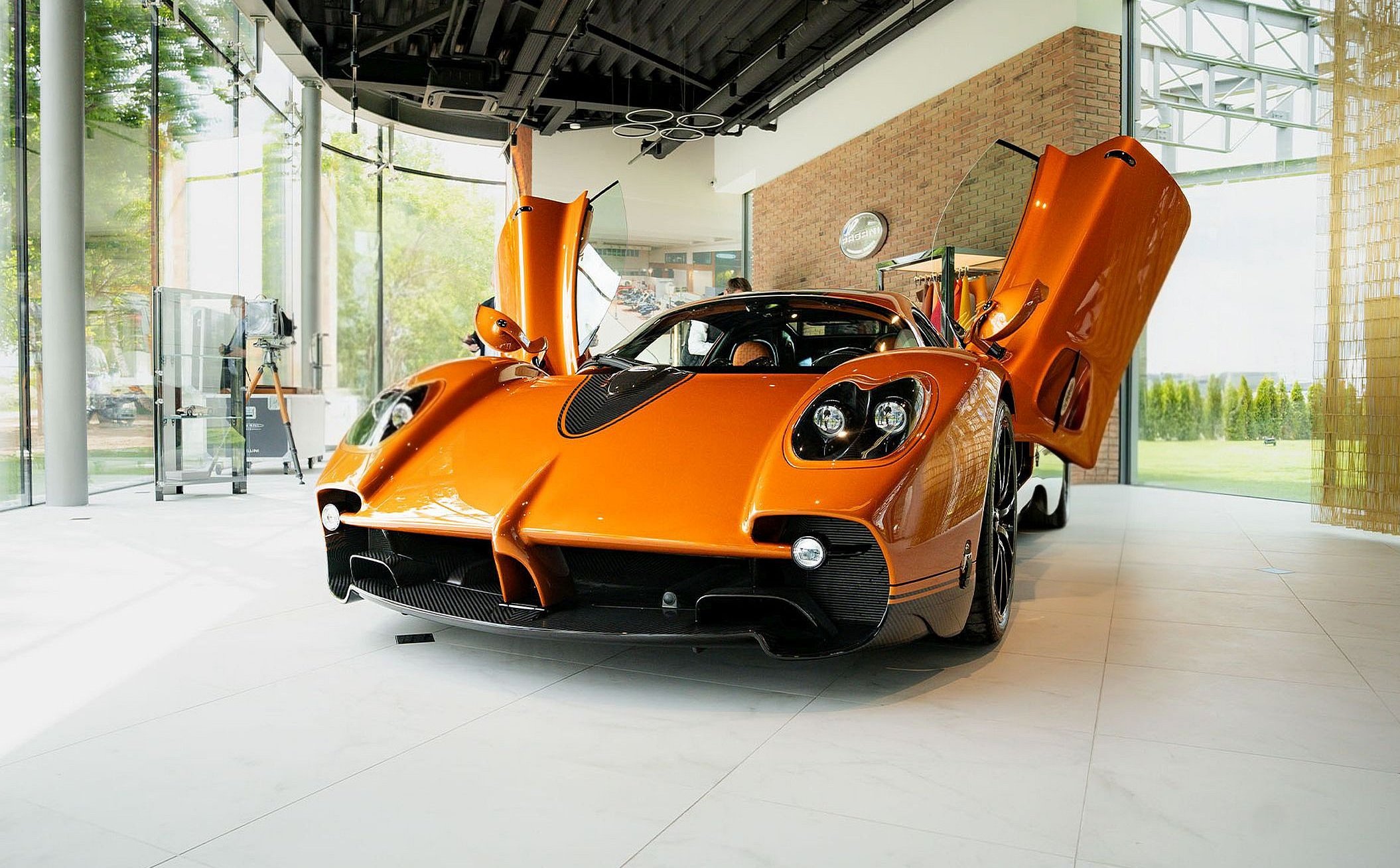 Polska rośnie w motoryzacyjną siłę. Jedyny salon Pagani w tej części Europy