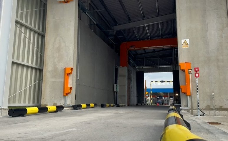 Lithuania closes and Poland opens the border with Belarus