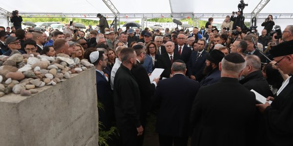 Wysłanniczka USA na obchodach w Jedwabnem: Braun nie powinien wchodzić do koalicji rządowej