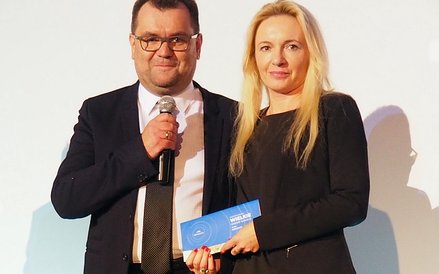 Bohaterem dnia był dyrektor sprzedaży Mikołaj Dziubalski. Wylosowanym agentom wręczał vouchery (wart